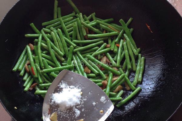 长豆角炒瘦肉的做法图解6