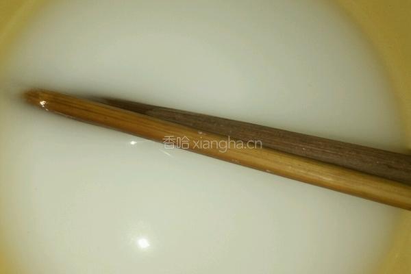 酸辣凉粉的做法图解2