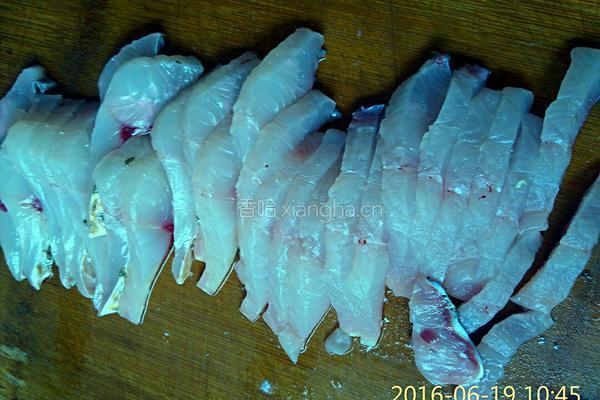 干炸鱼肉的做法图解2