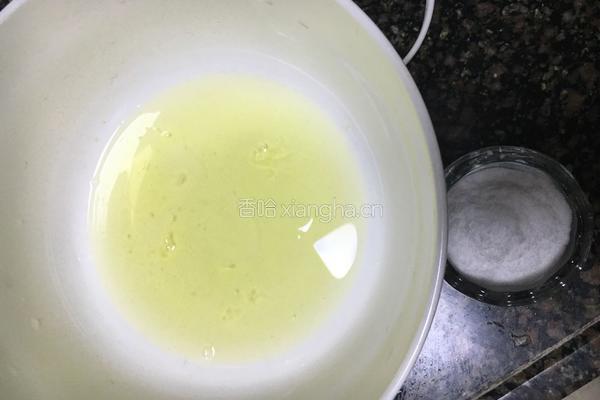 抹茶火龙果戚风卷的做法图解2