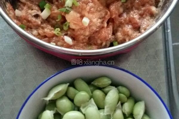 肉丸毛豆的做法图解1