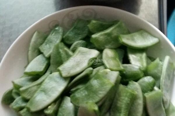 肉炒扁豆的做法图解1