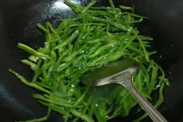 榨菜青椒肉丝的做法图解2
