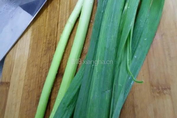 蒜苗回锅肉的做法图解3