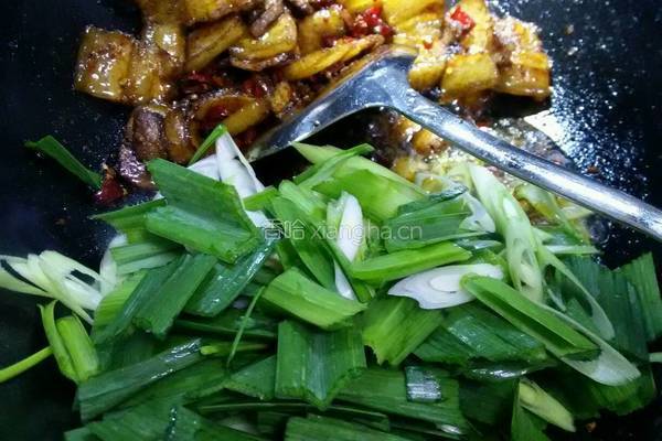 蒜苗回锅肉的做法图解9
