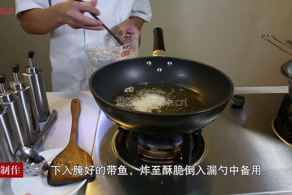 糖醋带鱼的做法图解4