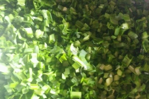 韮菜饼的做法图解1