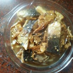 干辣椒焖烟熏鱼的做法[图]