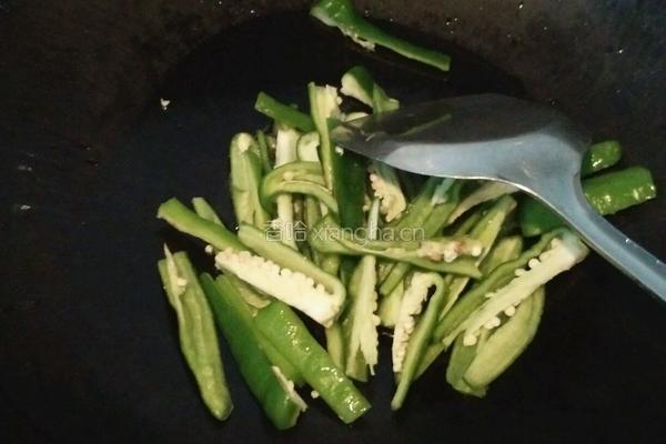 青椒焖茄子的做法图解2