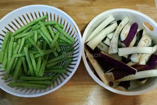 长豆角烧茄条的做法图解2