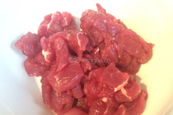 牛肉炒大蒜的做法图解1