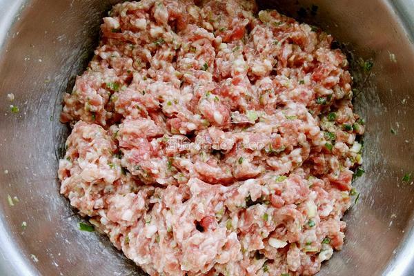 牛肉萝卜馅饺子的做法图解4