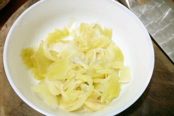 咸菜炒姜丝的做法图解1