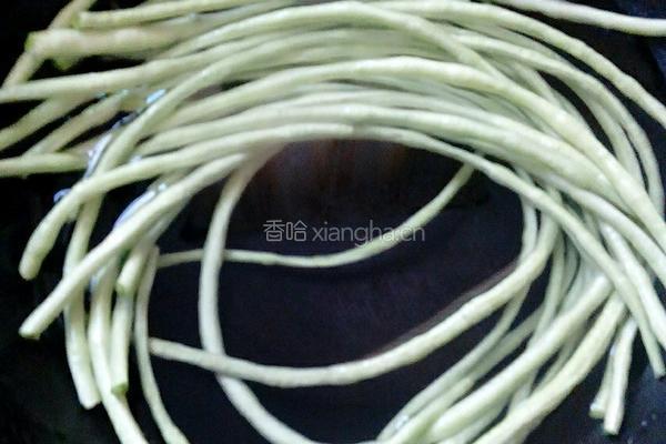 蒜蓉剁椒豇豆的做法图解1