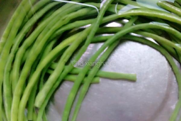 蒜蓉剁椒豇豆的做法图解2