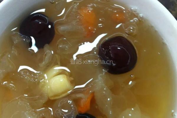 红枣银耳莲子汤的做法图解3