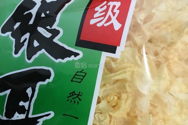 红枣银耳莲子汤的做法图解1