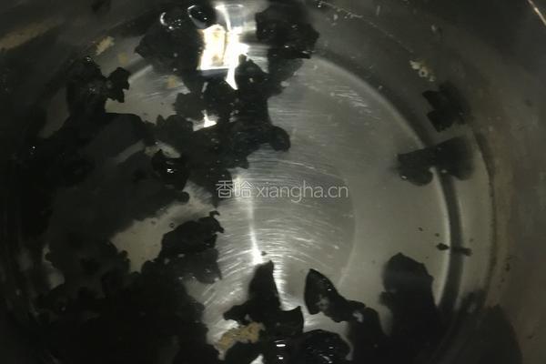 桃仁木耳的做法图解2