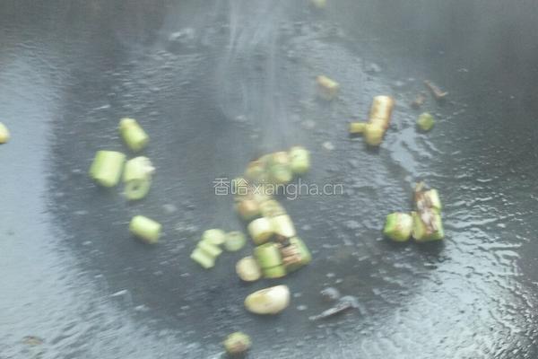 鸡蛋火腿炒饭的做法图解3