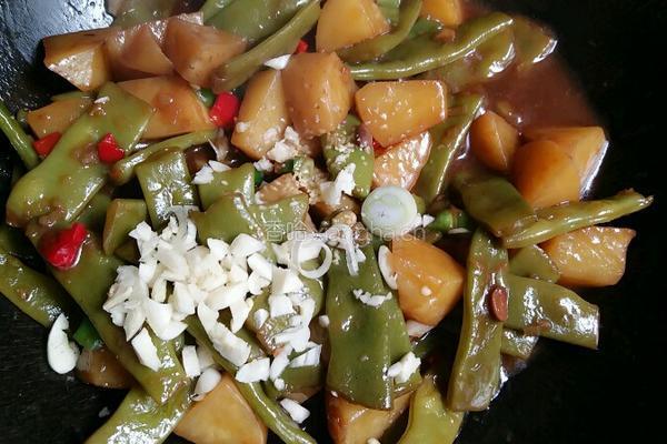 土豆炖豆角的做法图解10