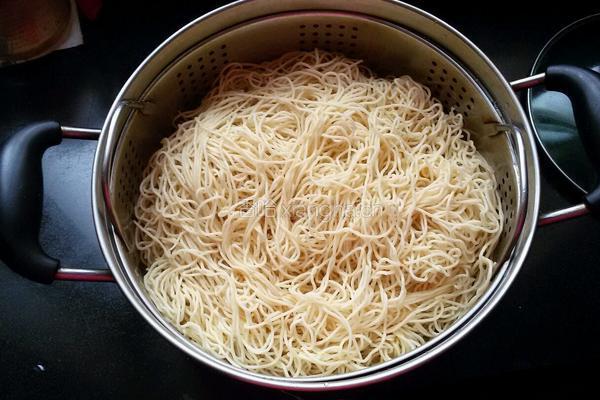 炒龙须面的做法图解5