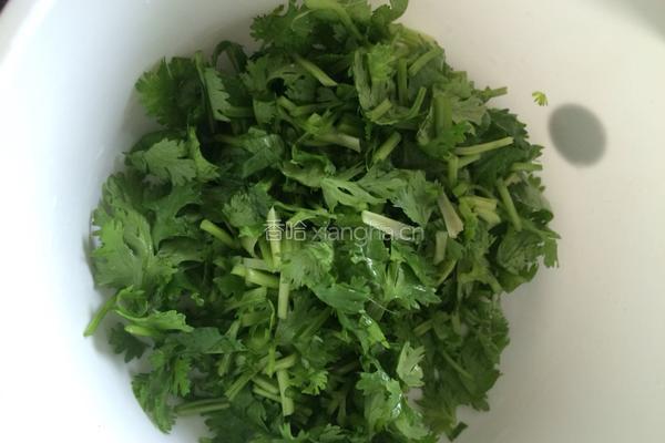香菜豆腐汤的做法图解2