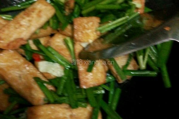 豆腐炒韭菜的做法图解7