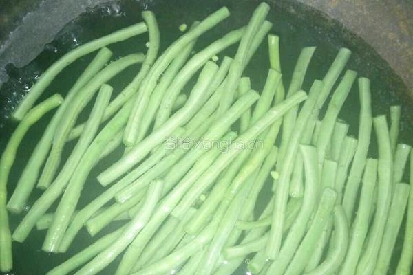 凉拌豆卷的做法图解1