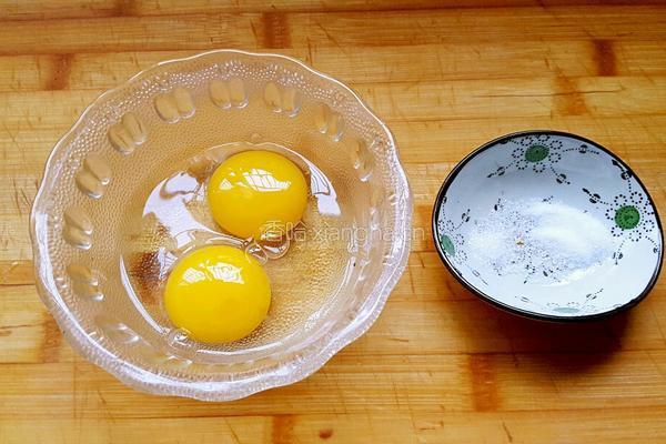 鸡蛋饼卷火腿的做法图解1