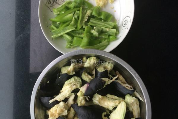 尖椒炒茄子的做法图解2