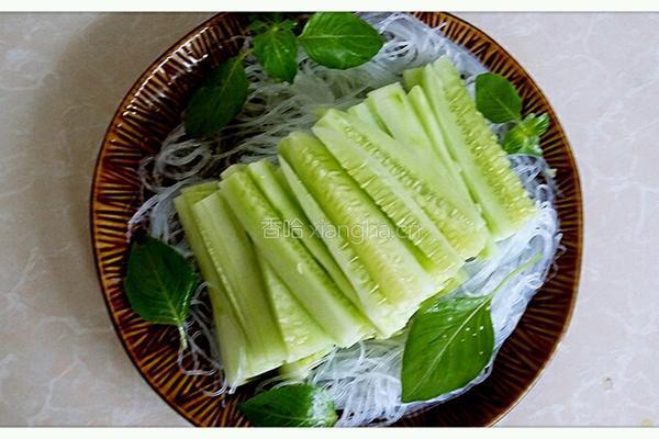 酸辣黄瓜粉丝的做法图解6