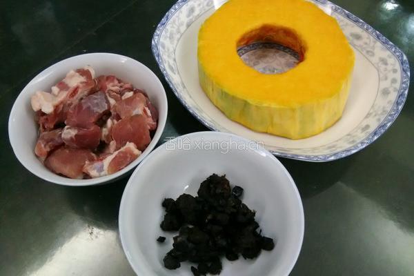 豉汁排骨蒸金瓜的做法图解1