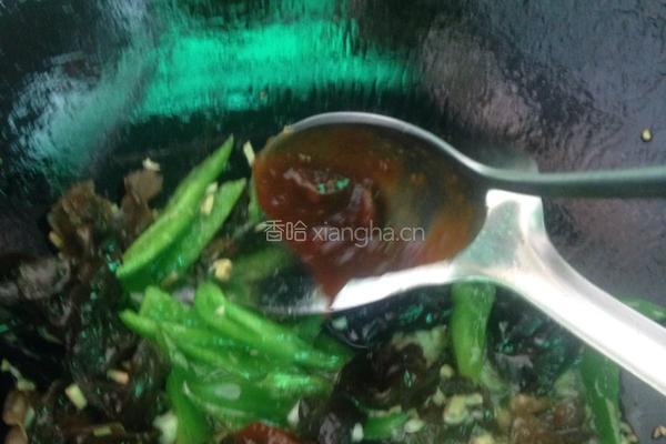 木耳炒腊肉的做法图解4