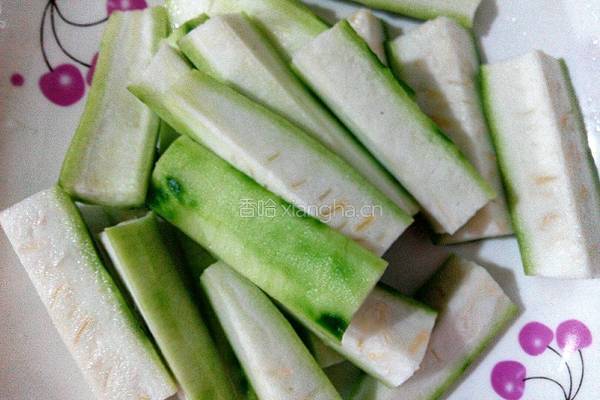 丝瓜炒鸡蛋的做法图解1