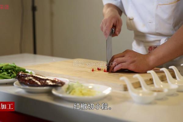 蒜台炒腊肉的做法图解2