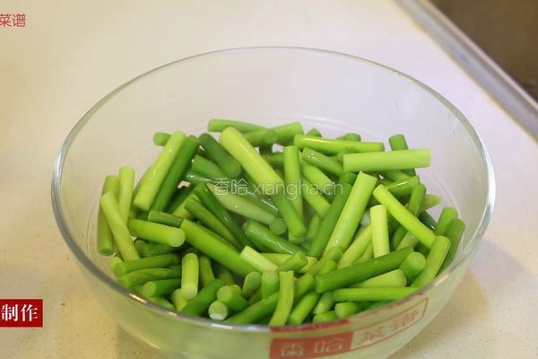 蒜台炒腊肉的做法图解6