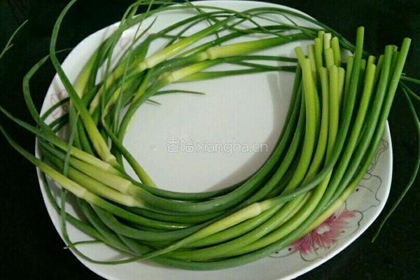 蚝油蒜台的做法图解1