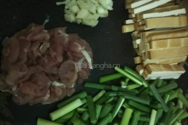 蒜苔炒香干的做法图解1