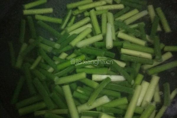 蒜苔炒香干的做法图解2