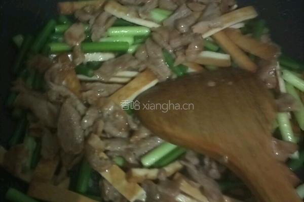 蒜苔炒香干的做法图解7