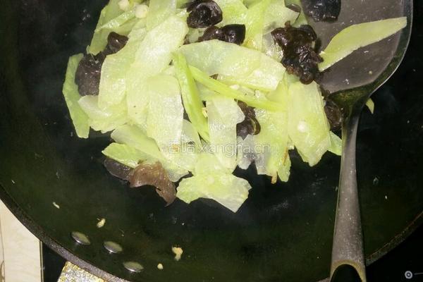 青笋木耳炒鸡蛋的做法图解4