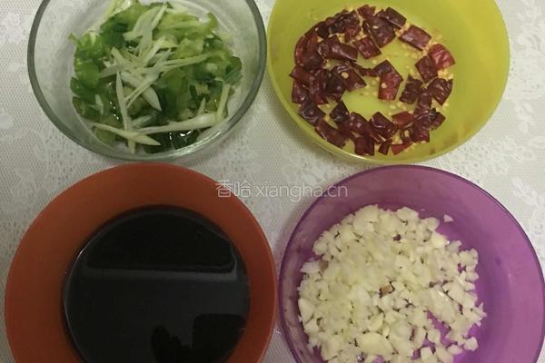 油泼金针菇的做法图解2
