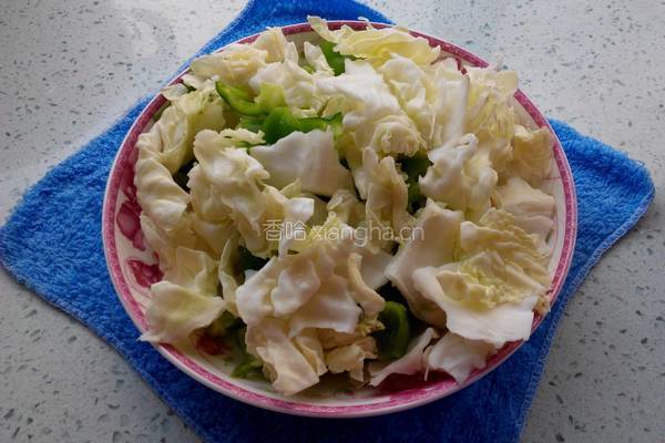 茄汁青椒卷心菜的做法图解4