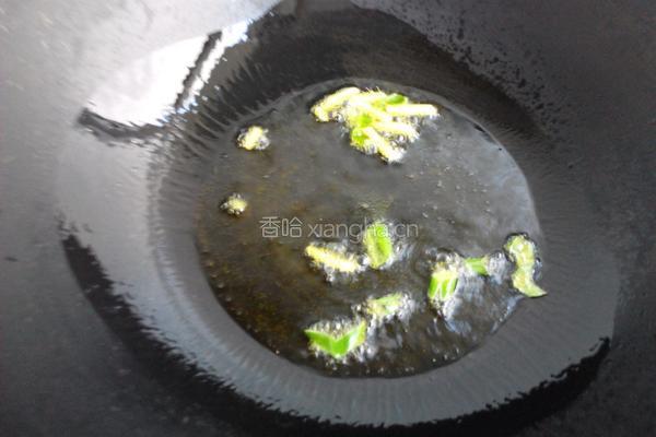 茄汁青椒卷心菜的做法图解5