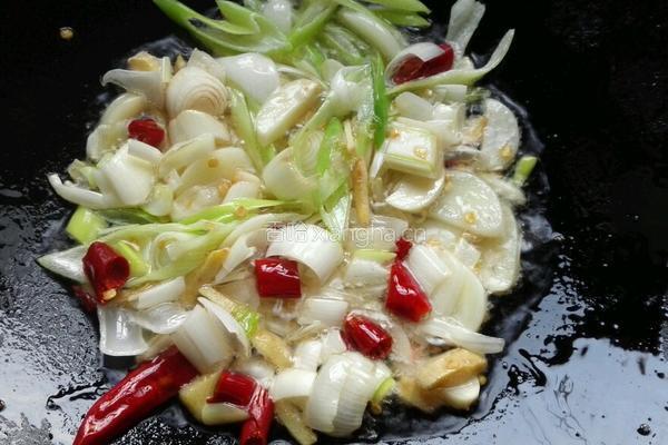 毛豆炒木耳的做法图解2