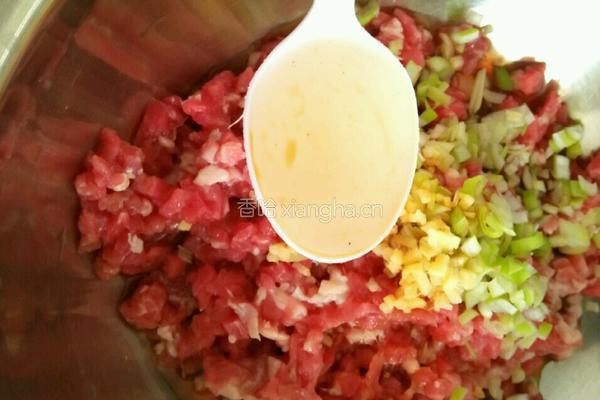 羊肉胡萝卜蒸饺的做法图解1