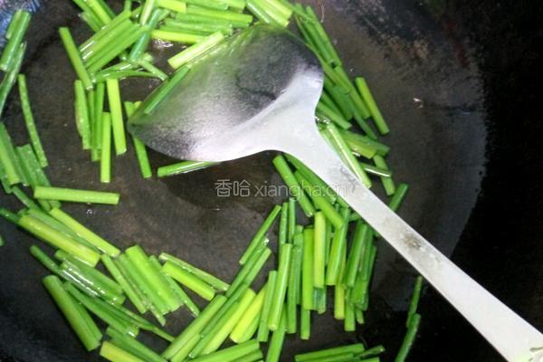 自发绿豆芽炒韭苔的做法图解4