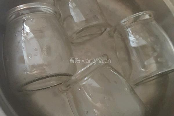 糖水杨梅的做法图解1