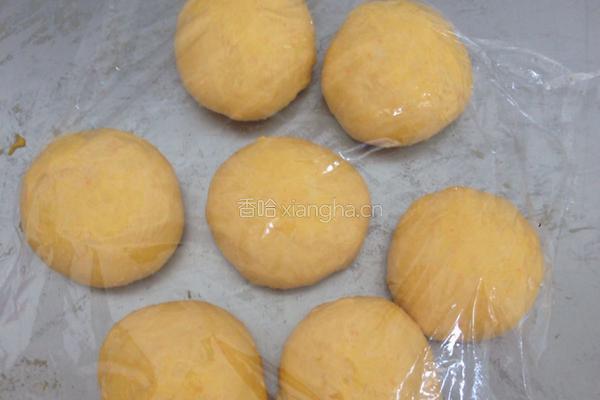 超软胡萝卜餐包的做法图解3