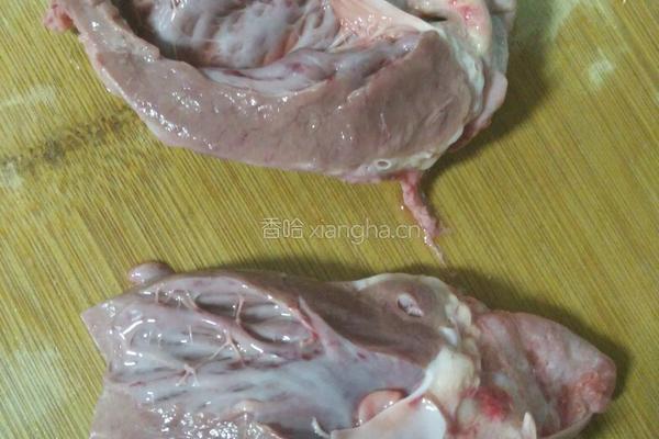 猪心养生汤的做法图解1